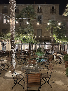Photo de la terrasse du restaurant Les Bains de Montpellier
